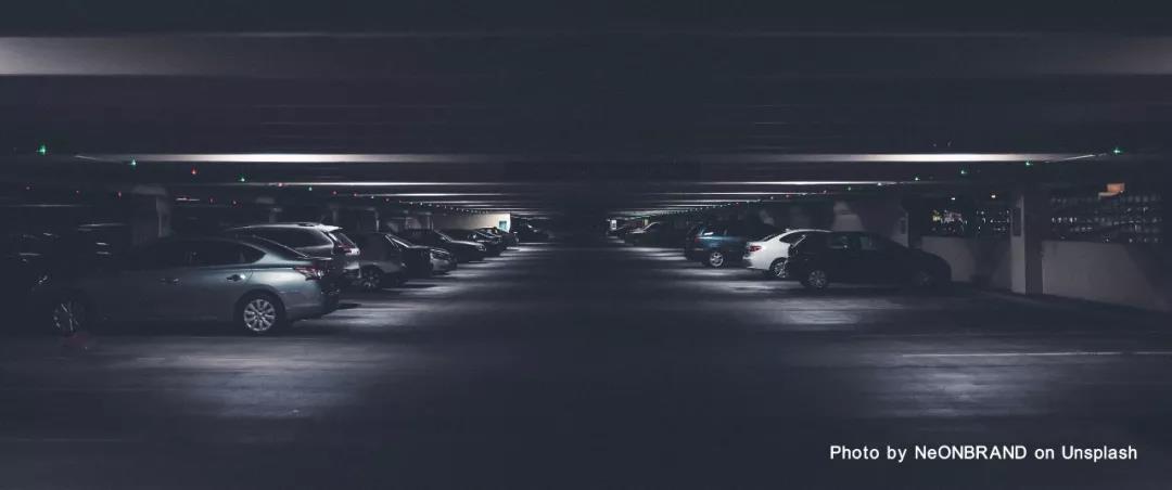  汽車庫、修車庫、停車場